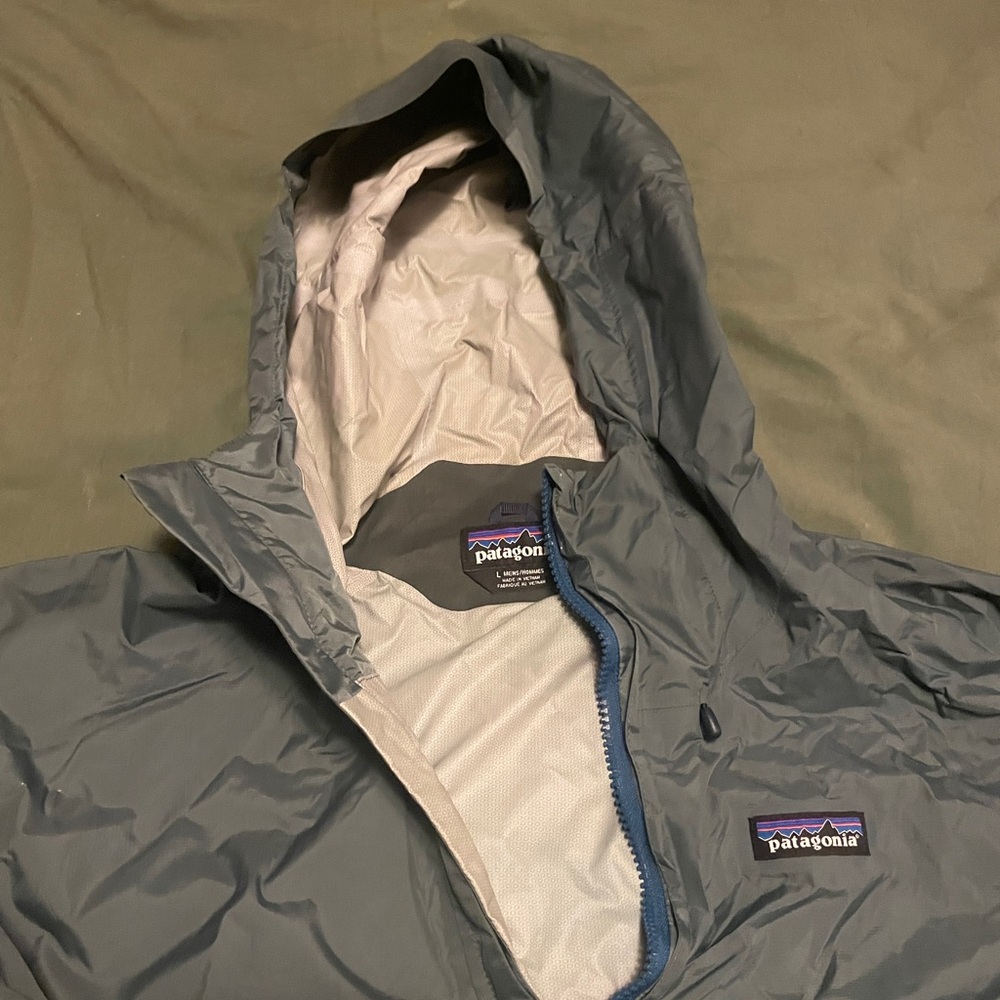 Patagonia men’s torrentshell pullover jacket size large
